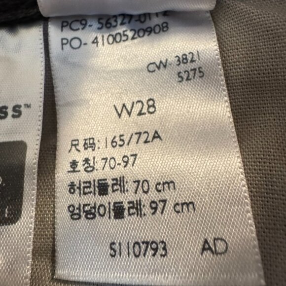 Black Women's Levis 501 Jean Short Size 28 - Picture 4 of 4